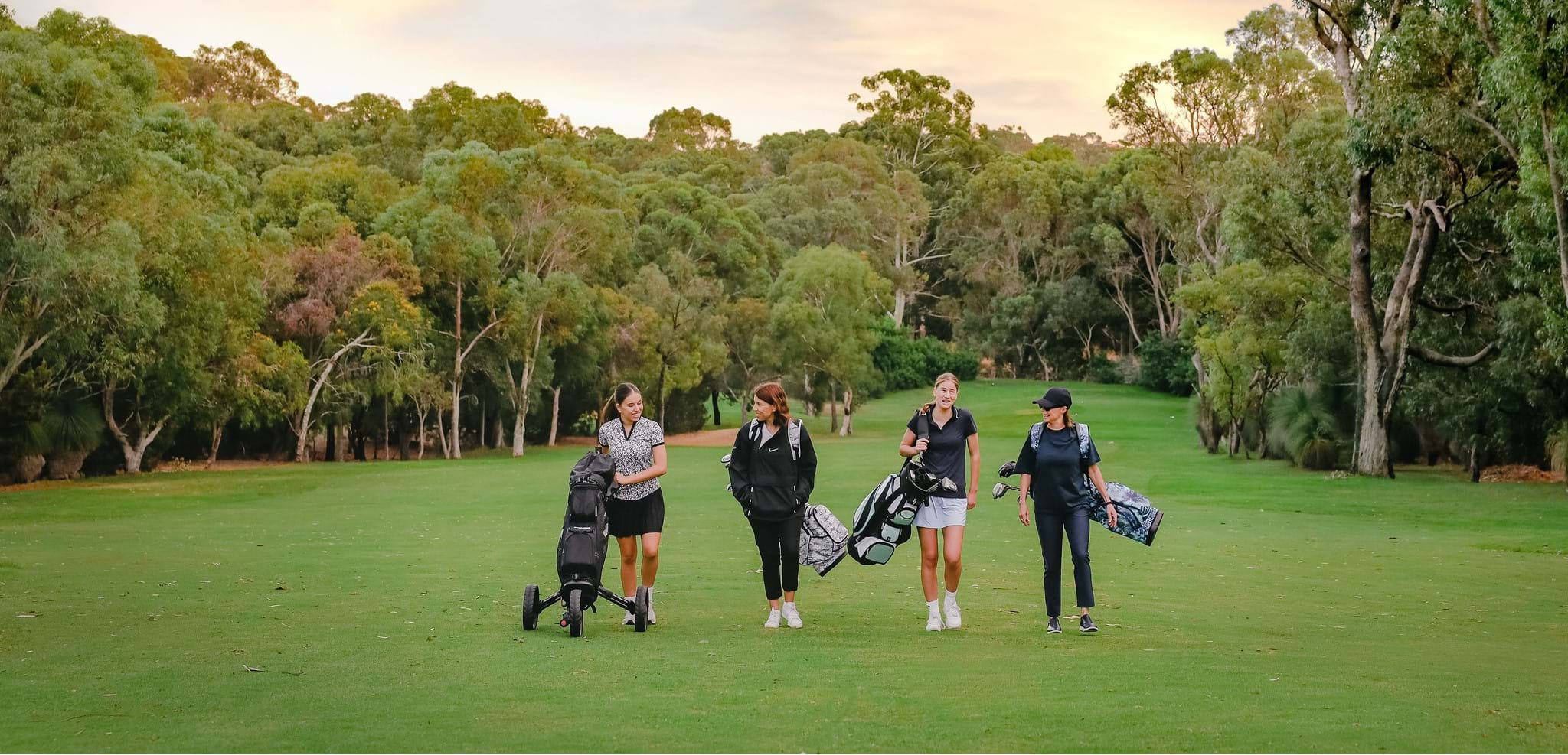 Group on course lesson with Claire Elvidge